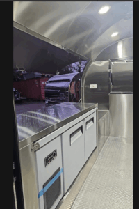AKGI Remoques Cuisinieres Cote d'Ivoire - Retro Airstream Trailer