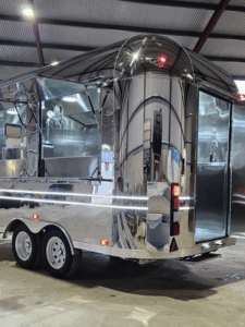 AKGI Remoques Cuisinieres Cote d'Ivoire - Retro Airstream Trailer