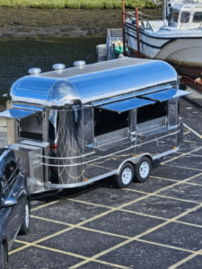 AKGI Remoques Cuisinieres Cote d'Ivoire - Retro Airstream Trailer