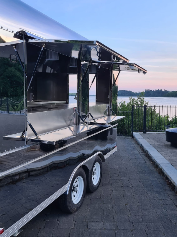 AKGI Remoques Cuisinieres Cote d'Ivoire - Retro Airstream Trailer